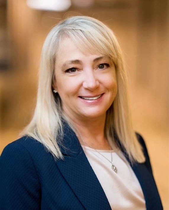 Dr. Angela Mund